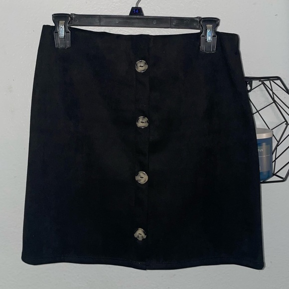 Medium black faux suede skirt with cream and black buttons - Picture 3 of 3
